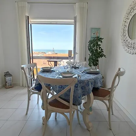 Beachy 2bdrm In W/ Stunning Ocean View!