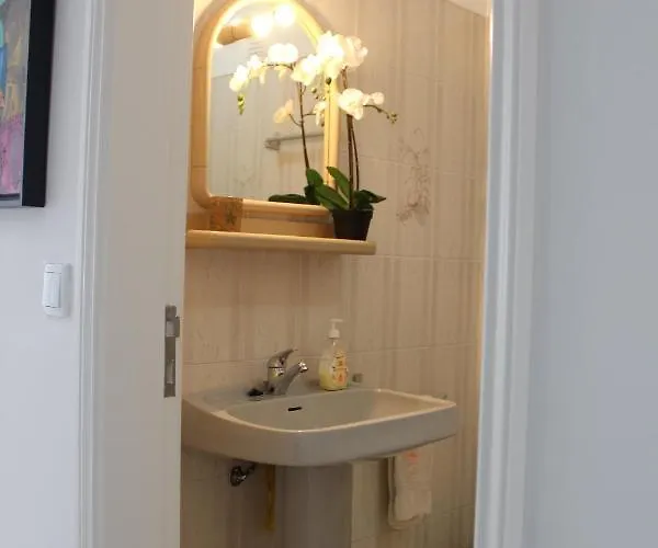 Beachy 2bdrm In W/ Stunning Ocean View!